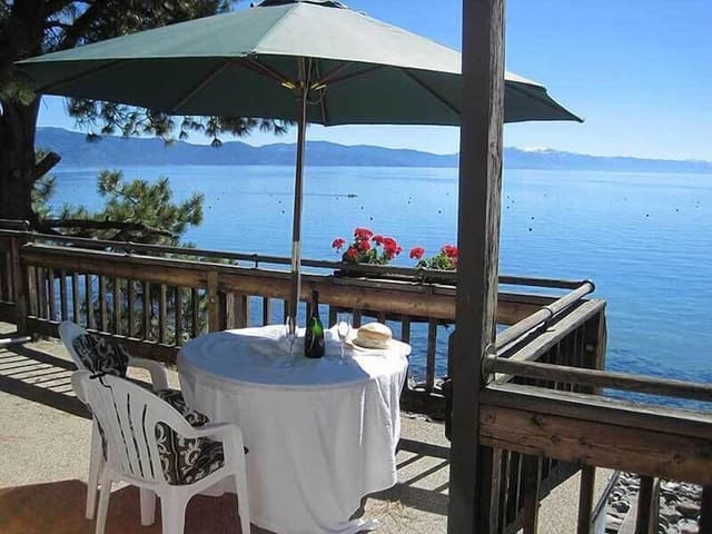 Suite, Lakeside
