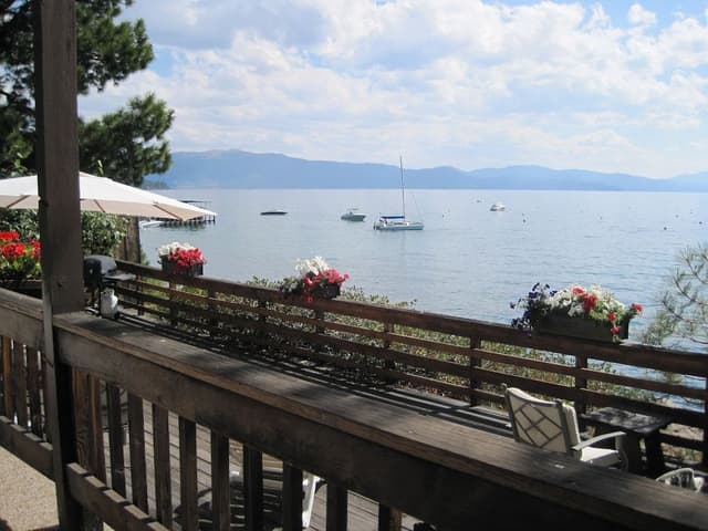Suite, Lakeside