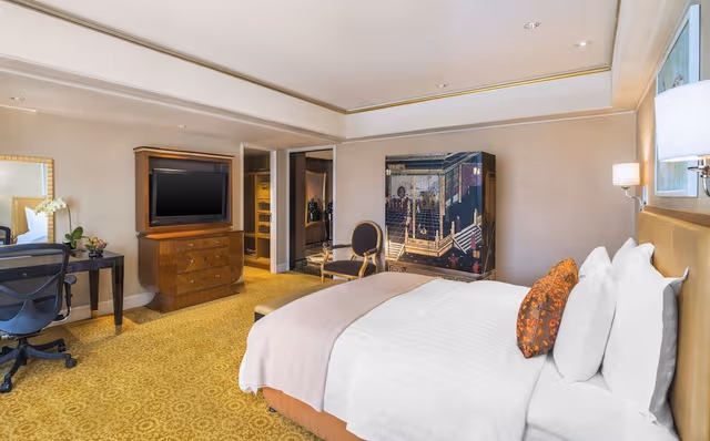 Deluxe Room, 1 King Bed, City View