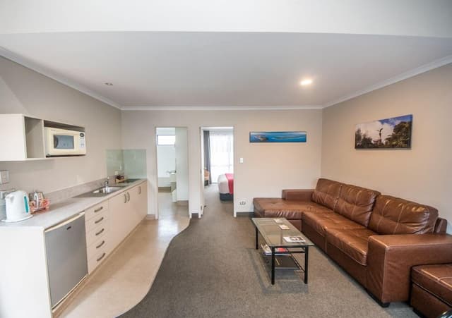 Suite, 2 Bedrooms, Kitchenette
