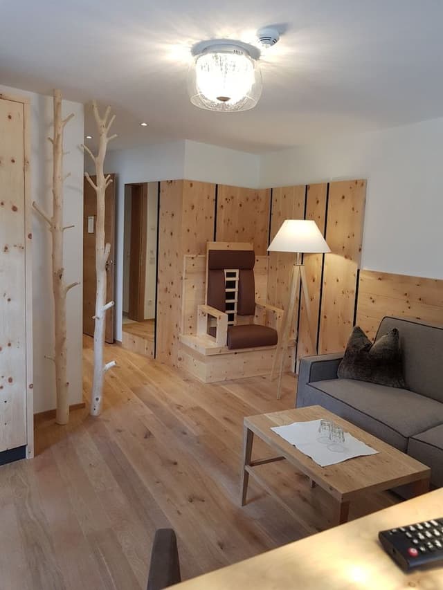 Deluxe Studio, 1 Bedroom, Sauna, Poolside (Zirbenholzsuite)
