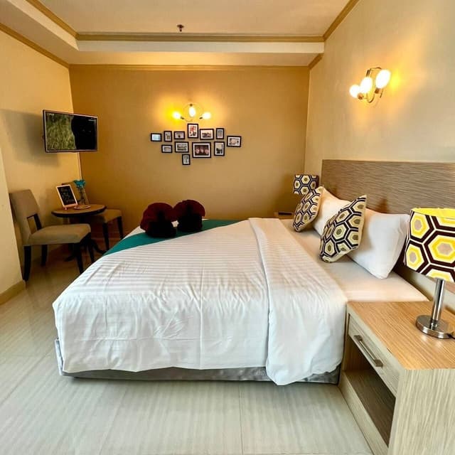Premier Double Room, Bathtub, City View