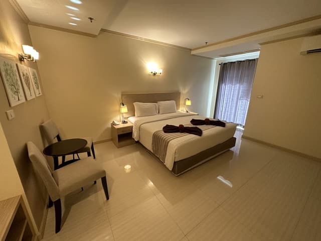 Premier Double Room, Bathtub, Mountain View
