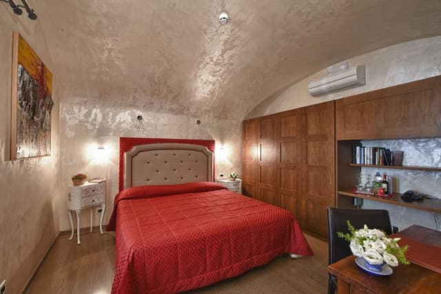 Romantic Double Room, 1 King Bed, Ensuite, City View