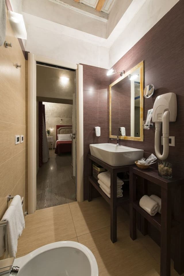 Romantic Double Room, 1 King Bed, Ensuite, City View