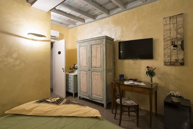 Classic Double Room, 1 King Bed, Ensuite