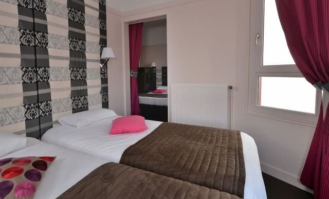 Comfort Twin Room + City View