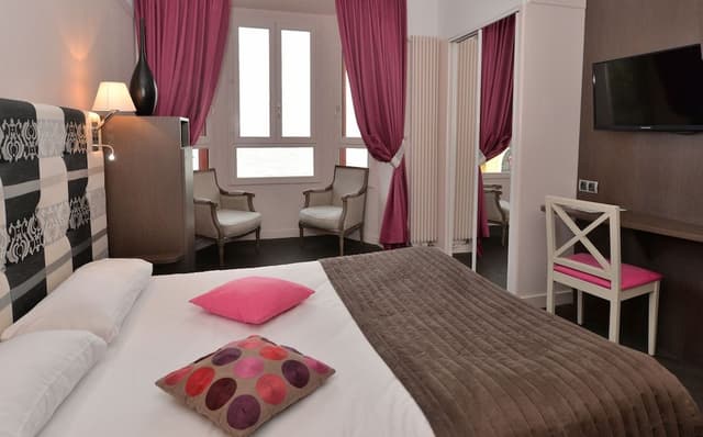 Comfort Twin Room + City View