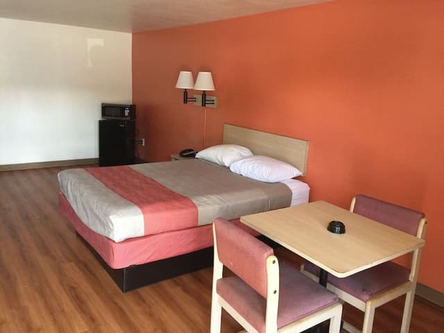 Standard Room, 1 Queen Bed, Non Smoking