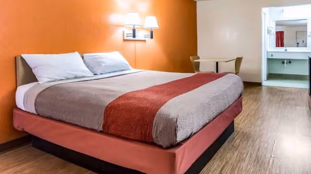 Standard Room, 1 Queen Bed, Non Smoking