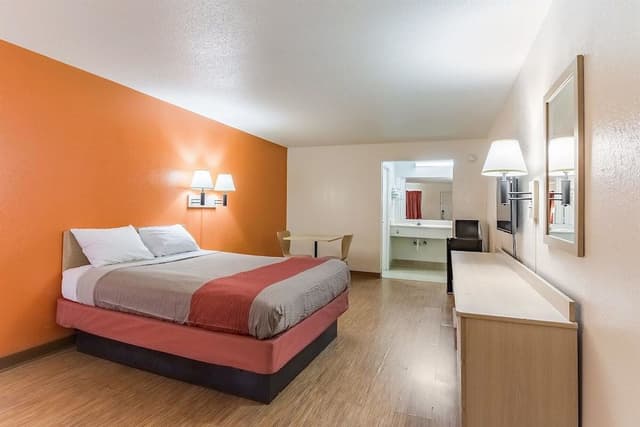 Standard Room, 1 Queen Bed, Non Smoking