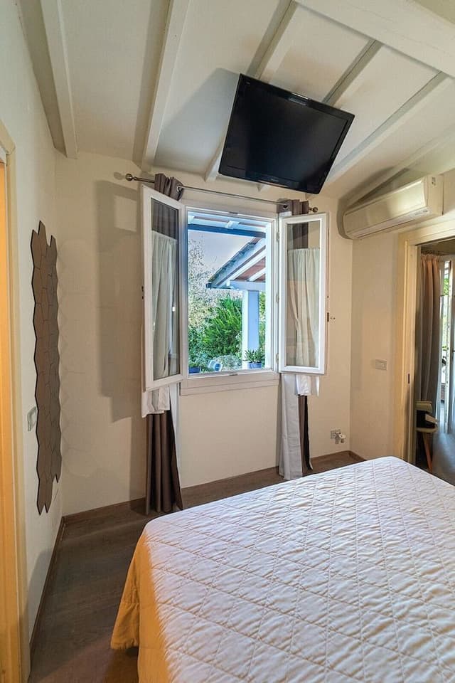 Suite, Garden View, Annex Building