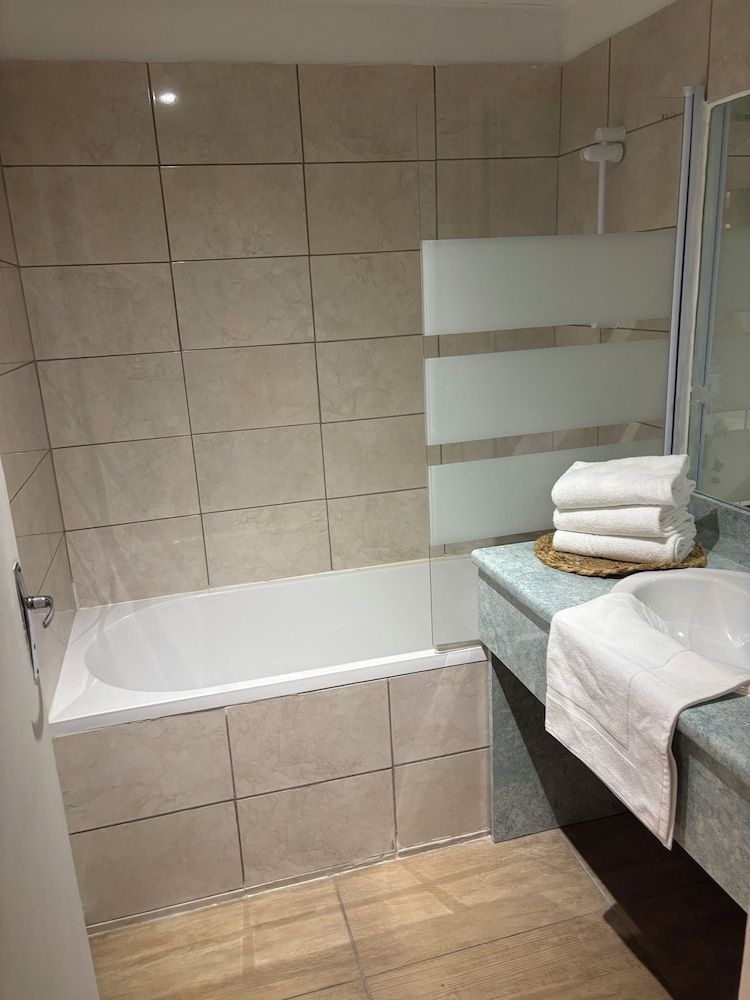 Logis Hotel L'ange Couronne3