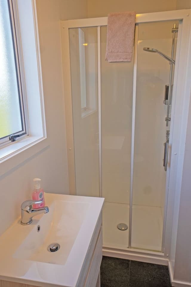Comfort Suite, 1 King Bed, Mountain View