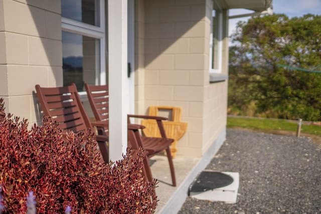 Comfort Suite, 1 King Bed, Mountain View