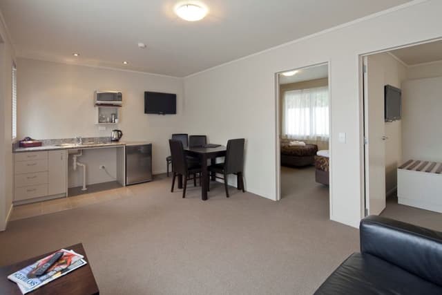 Standard Suite, 1 Bedroom, Non Smoking, Kitchenette (Cedar Hot Tub)