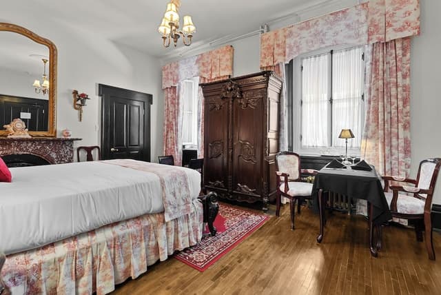 Prestige Clos St-Louis - 1st or 2nd floor, no elevator