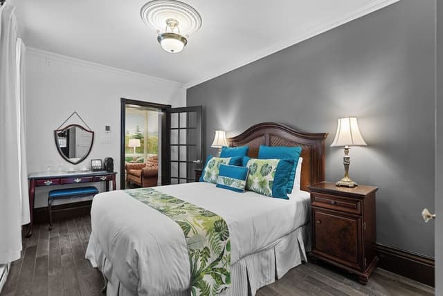 Clos St-Louis Suite