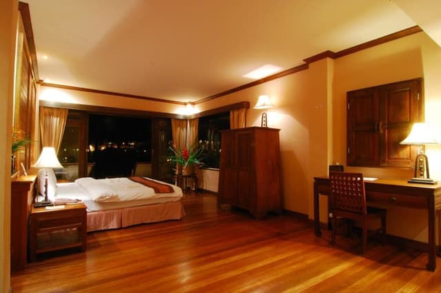 Deluxe Side Sea View