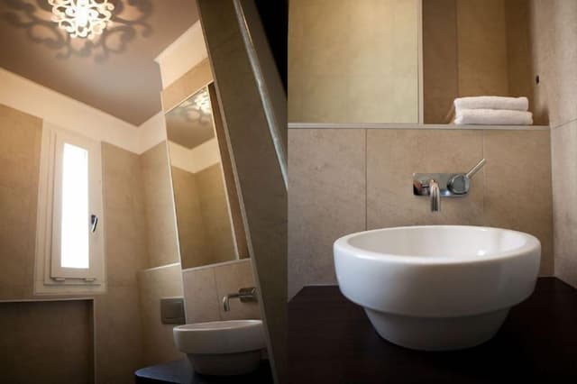 Deluxe Suite (2 Adults + 3 Children)