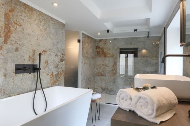 Signature Room (Low ceiling 1.85m/6ft 7in)