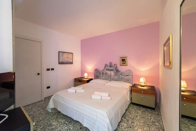 Comfort Room, Balcony