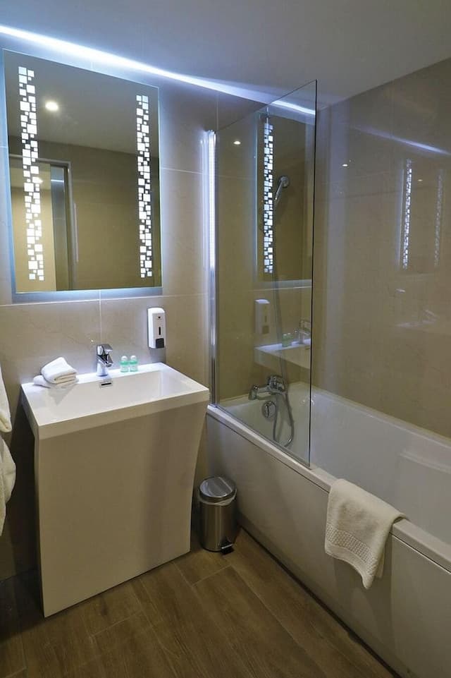 Family Studio Suite, 1 Queen Bed with Sofa bed, Balcony, Mezzanine