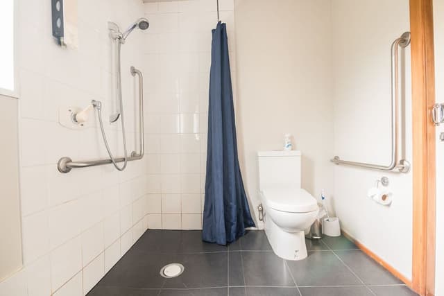 Suite, 1 Bedroom (1 Queen and 1 Twin Bed)