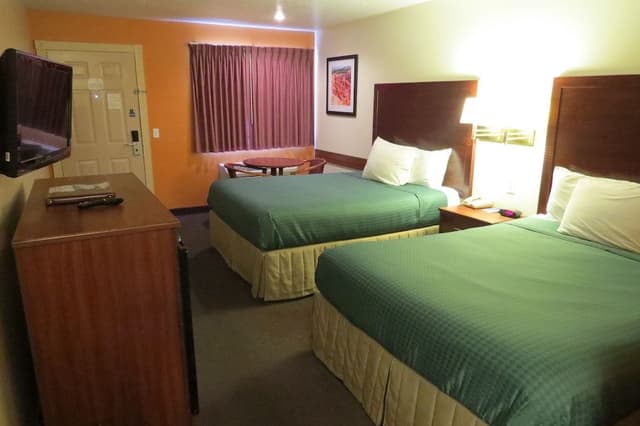 Room, 2 Queen Beds, Non Smoking, Poolside