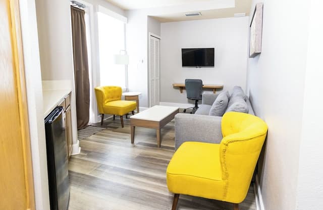 Ground Floor Suite (Pet Friendly)