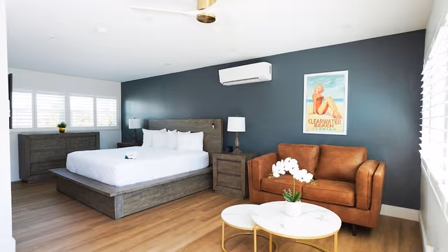 Honeymoon Suite w Spa tub & Cabana