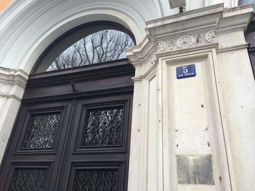 House 52