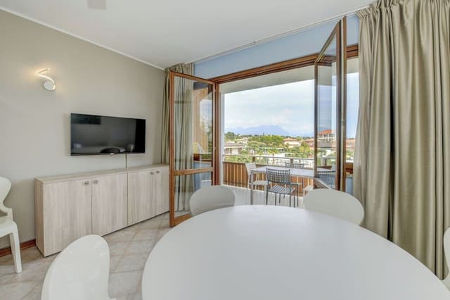 Superior Apartment, 2 Bedrooms, 2 Bathrooms, Lake View