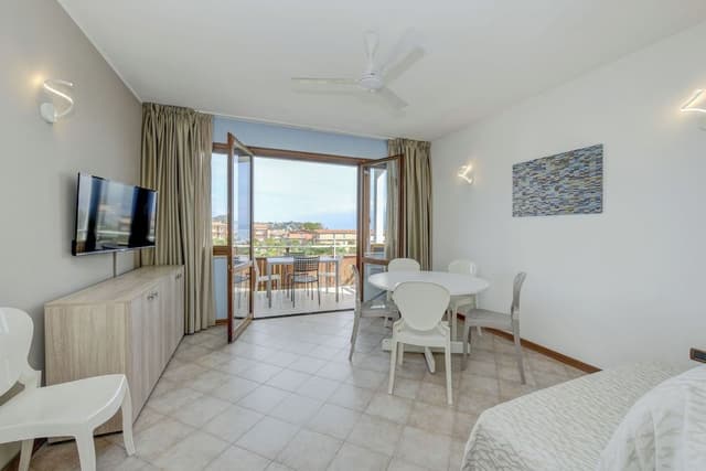Superior Apartment, 2 Bedrooms, 2 Bathrooms, Lake View