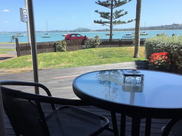 Sea View 1 Bedroom Suite, Ground Level (1 Double and 2 Single Beds)