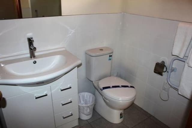 Sea View 1 Bedroom Suite, Ground Level (1 Double and 2 Single Beds)