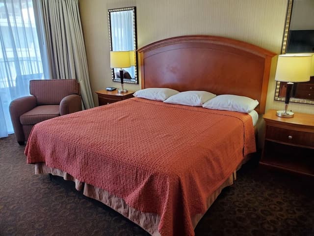 Standard Room, 1 King Bed, Balcony
