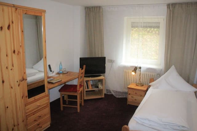 Economy-Doppelzimmer im Untergeschoss