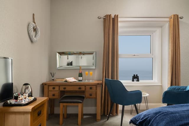 Deluxe Double Room, 1 Queen Bed, Ensuite, Sea View