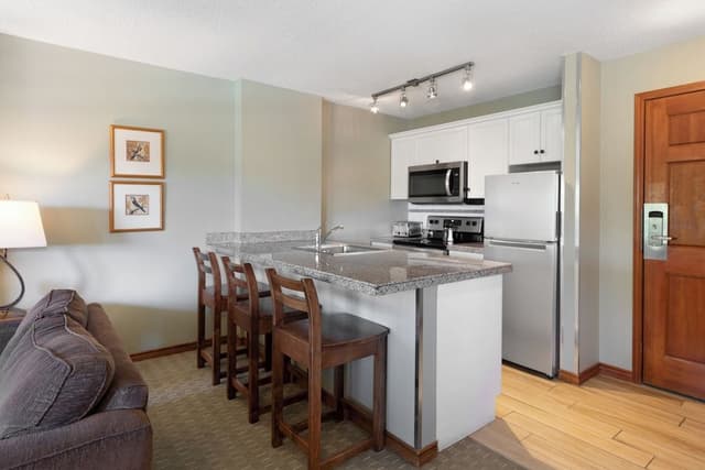 Condo, 2 Bedrooms (Unit 411)
