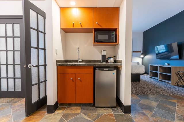 Double Queen Suite Kitchenette (No Pets)