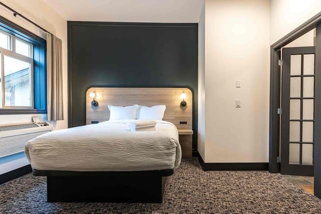 Double Queen Suite Kitchenette (No Pets)