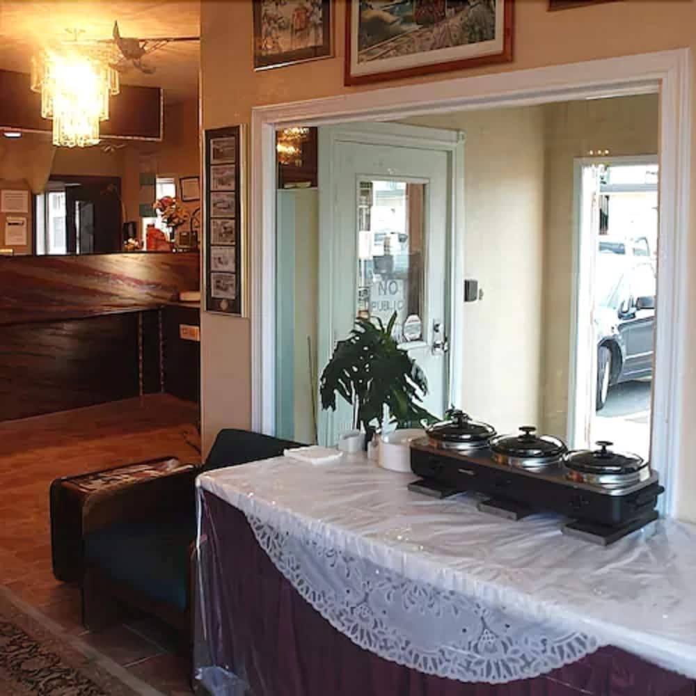 Merrill Field Inn1