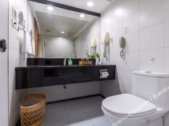 Business Queen Room