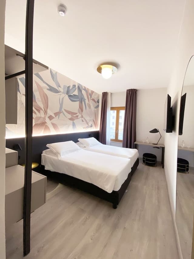 Comfort Double or Twin Room, Partial Lake View