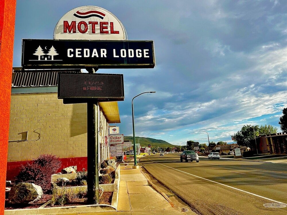 Cedar Rest Motel1