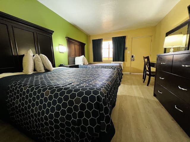 Two queen beds non smoking
