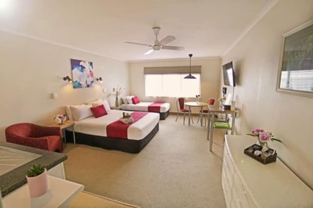 Studio Suite, Jetted Tub (sleeps 3)