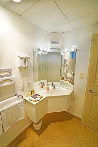 Studio with Hot Tub (3 Adults)