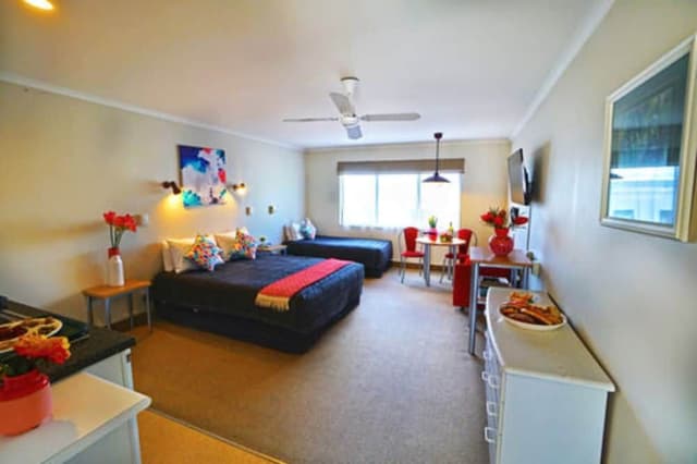 Studio Suite, Jetted Tub (sleeps 3)